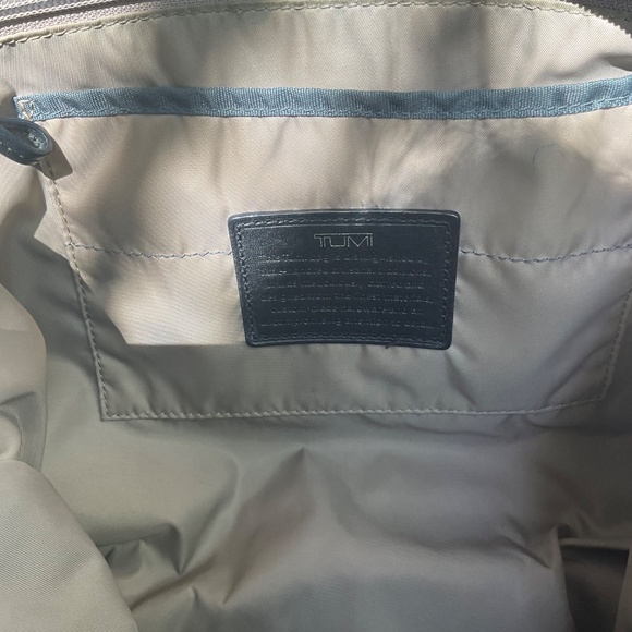 TUMI TRAVEL BAG - Picture 7 of 12